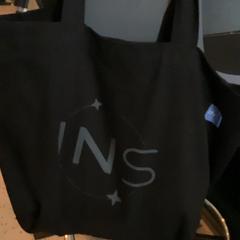 حقائب حمل وحقائب اليد Bag with magic the gathering، كما تم الإبلاغ عنه بواسطة MEININGER Hotel Köln West عبر iLost