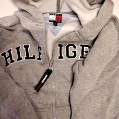 Suéter Grijs, ha sido reportado por Gemeente Puurs-Sint-Amands con iLost