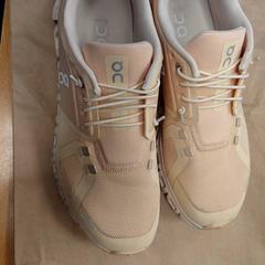 İLost kullanarak Inntel Hotels Amsterdam Centre tarafından bildirildiği gibi Ayakkabı Cteam