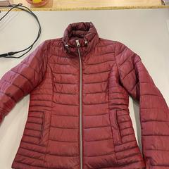 Jacke metallic rood, gemeldet von Heidelberglaan 15 über iLost