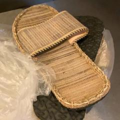 Sloffen, zoals gemeld door MEININGER Hotel Leipzig Hauptbahnhof met iLost