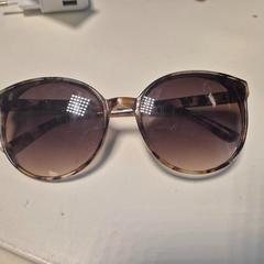 Solglasögon, rapporterat av Breda University of Applied Sciences Mgr. Hopmansstraat med iLost