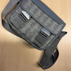 Taška cez rameno, ako bolo nahlásené RET pomocou iLost