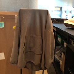 Sweater, gemeldet von Van der Valk Hotel Amsterdam Zuidas über iLost