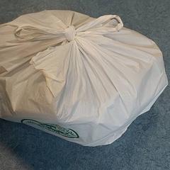 Táska - Plastiek tas, amint azt Regio Oost-Vlaanderen az iLost segítségével jelentette.