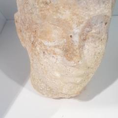 Statue hoofd, as reported by Beeld & Geluid Hilversum using iLost