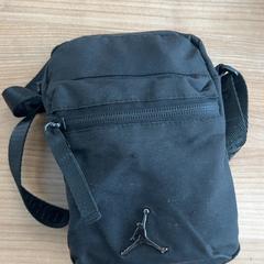 Schoudertas, zoals gemeld door Connexxion Amstelland-Meerlanden Schiphol Noord met iLost