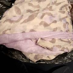 Schal Paars panterprint, gemeldet von Van der Valk Hotel Tiel über iLost