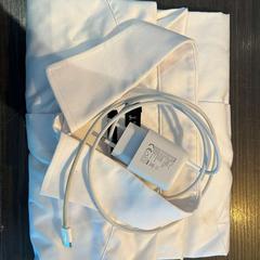 Hemd & Oplader, zoals gemeld door Hotel Apeldoorn met iLost