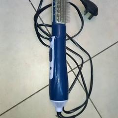 Electric hair brush, jak nahlášeno Leonardo Royal Hotel Amsterdam pomocí iLost