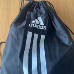 Turnpike táska Adidas, amint azt Regio Limburg - Leuven az iLost segítségével jelentette.