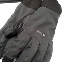 Guanti, come riportato da ilévia utilizzando iLost