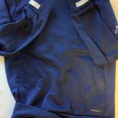 스웨터 Sport, iLost를 사용하여 Artis에 보고됨