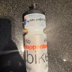 Bottiglia d'acqua, come riportato da Hotel Van der Valk Harderwijk op de Veluwe utilizzando iLost