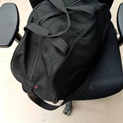 Tornatáska Zwart, amint azt Qbuzz GD Groningen Peizerweg az iLost segítségével jelentette.