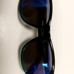 Occhiali da sole, come riportato da Centraal magazijn utilizzando iLost