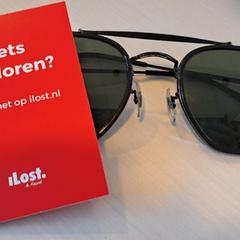 Gafas de sol, ha sido reportado por Madurodam con iLost