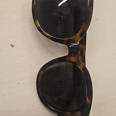 Solbriller, som rapportert av Paaspop 2025 ved bruk av iLost