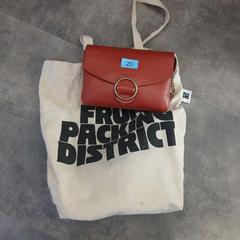 Tas fruit packing district, blauw 20، كما تم الإبلاغ عنه بواسطة Rock Werchter عبر iLost