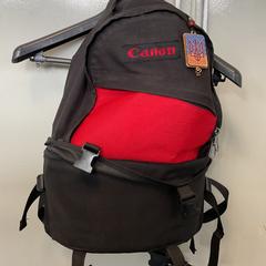 İLost kullanarak Breng Arnhem tarafından bildirildiği gibi Sırt çantası Canon zwart/rood