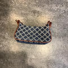 Handtas op naam van Tjin がiLostで Gemeente Amsterdam によって報告されました