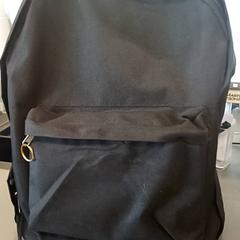 Rugzak/rugtas Zwart, amint azt Qbuzz GD Groningen HS az iLost segítségével jelentette.