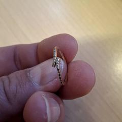 Anell Doré et strass, segons ha informat IKEA Montpellier mitjançant iLost