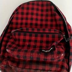 Motxilla - Eastpak, segons ha informat Centraal magazijn mitjançant iLost