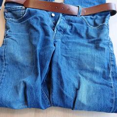 Pantalones de mezclilla blauw, ha sido reportado por UVO Vervoer con iLost