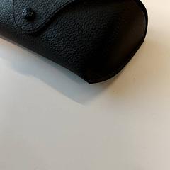 Brillenkoker met bril zwart, rapporterat av Centraal magazijn med iLost