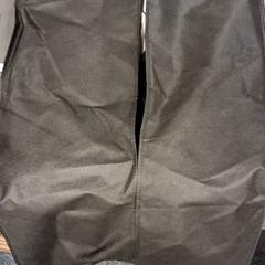 Vestuário Net pak in beschermhoes, como reportado por Breng Nijmegen utilizando o iLost