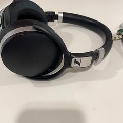 Auscultadores Sennheiser, como reportado por TU/e - Receptie Atlas utilizando o iLost