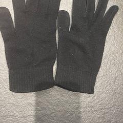 手袋 Zwart がiLostで Gemeente Zonhoven によって報告されました