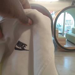 İLost kullanarak MEININGER Hotel Bordeaux Gare Saint-Jean tarafından bildirildiği gibi Sweatshirt White