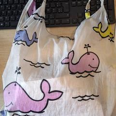 Bossa de la compra met walvismotief, segons ha informat Regio West-Vlaanderen mitjançant iLost