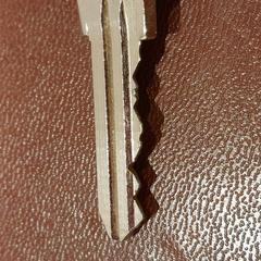Clefs métal, iLost를 사용하여 TCL에 보고됨