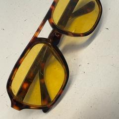 Sonnenbrille, gemeldet von Awakenings Festival über iLost