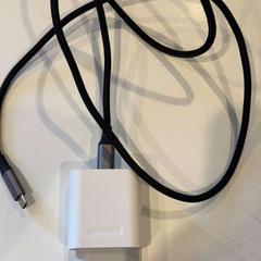 Töltő, amint azt Inntel Hotels Utrecht Centre az iLost segítségével jelentette.