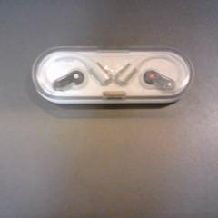 Apparecchio acustico, come riportato da SnowWorld Landgraaf utilizzando iLost