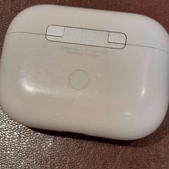Custodia per airpods blanc, come riportato da TCL utilizzando iLost