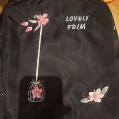 Borsa zwart roze bloemen, come riportato da Van der Valk Hotel Amsterdam-Amstel utilizzando iLost