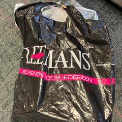 Plastic tas Leemans, como reportado por Connexxion Amstelland-Meerlanden Schiphol Zuid utilizando o iLost