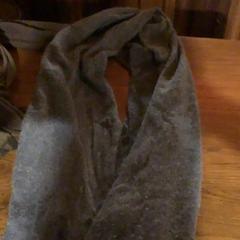 スカーフ がiLostで Café Leentje によって報告されました