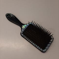 Haarborstel zwart がiLostで Avonturenpark Hellendoorn によって報告されました