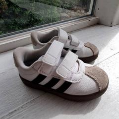 Chaussure Wit, a été signalé par DierenPark Amersfoort utilisant iLost