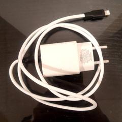 アダプタ & 充電器 がiLostで Grand Hotel Amrath Kurhaus によって報告されました