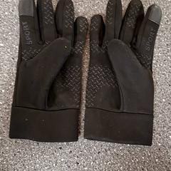 Kesztyű, amint azt Connexxion Amstelveen az iLost segítségével jelentette.