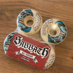 Ładowarka & Deskorolka, zgłoszono przez MEININGER Hotel Marseille Centre la Joliette przy użyciu iLost