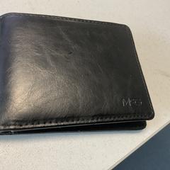 Plånbok Jerbie, rapporterat av Breng Arnhem med iLost