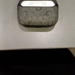 Earpodcase, segundo informou Qbuzz GD Groningen HS usando iLost